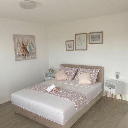 Studio Apartman Mare Трогир Экстерьер фото
