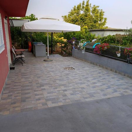 Studio Apartman Mare Трогир Экстерьер фото