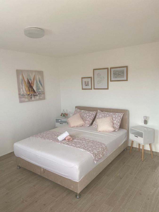 Studio Apartman Mare Трогир Экстерьер фото